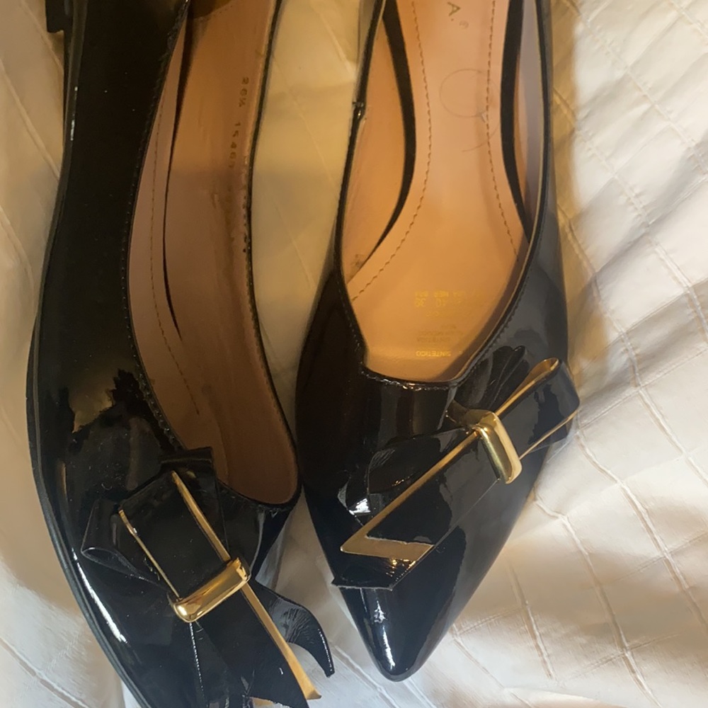 Charcoal and Gold Flats! *New 9.5 Brand: ANDREA